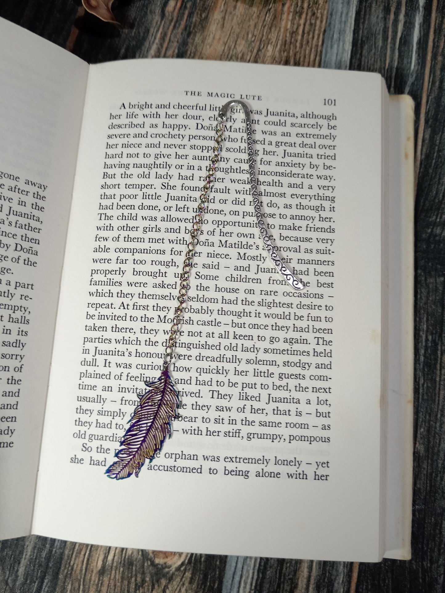 Metal Charm Hook Bookmarks - Feather