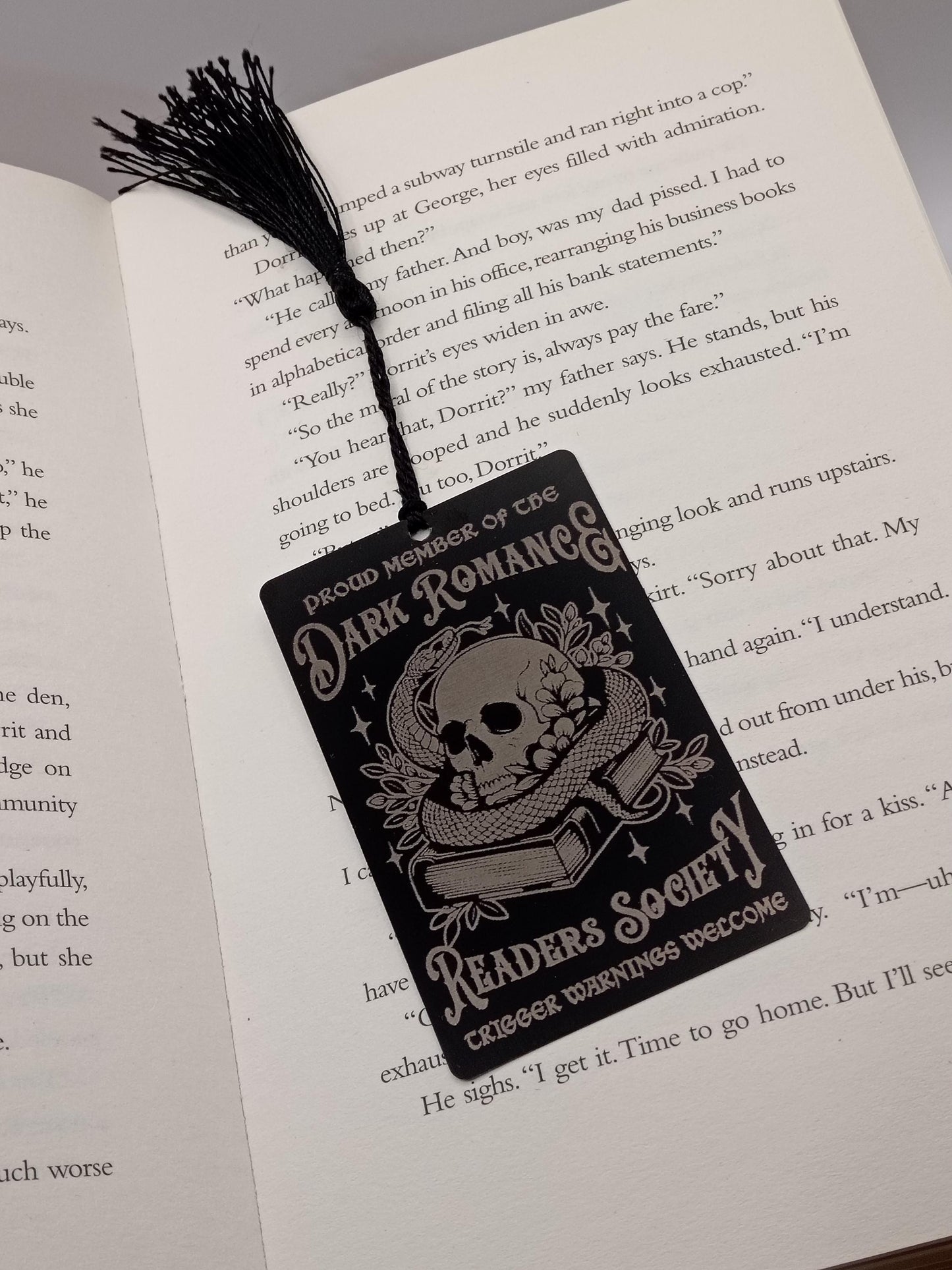 Romantasy Readers Society - Aluminium Engraved Bookmark